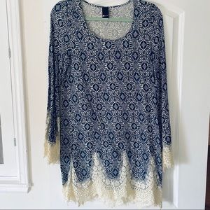 Lace trim shift dress